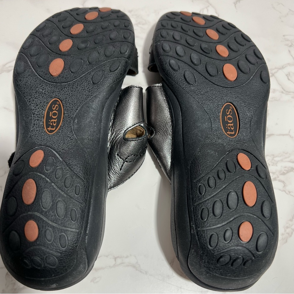 Taos Tour Women's Metallic Pewter Leather Hook and Loop Slip-On Sandals -- 11 - Picture 9 of 10